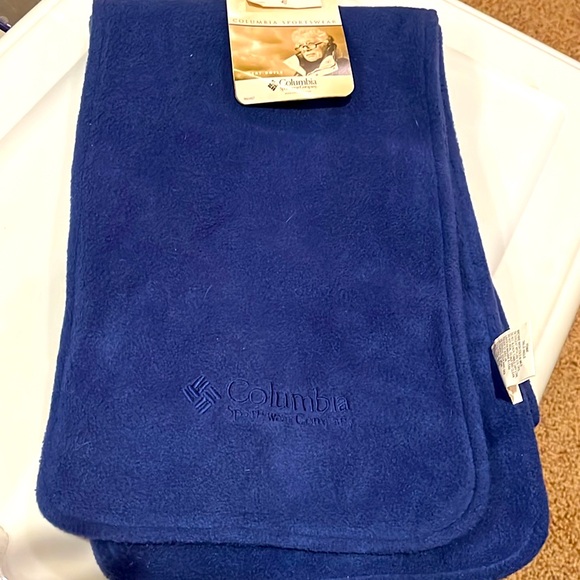 New with tags Columbia deep blue double layer 2 ply warm fleece neck wrap scarf - Picture 1 of 4